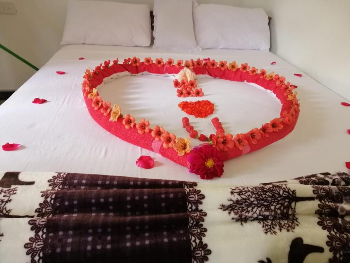 Lavendra Guset House Hotel Nallathanniya Екстериор снимка