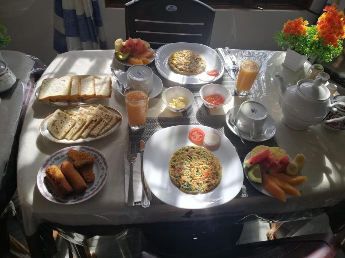 Lavendra Guset House Hotel Nallathanniya Екстериор снимка