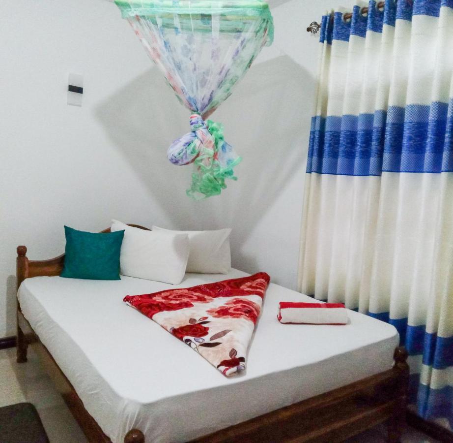Lavendra Guset House Hotel Nallathanniya Екстериор снимка