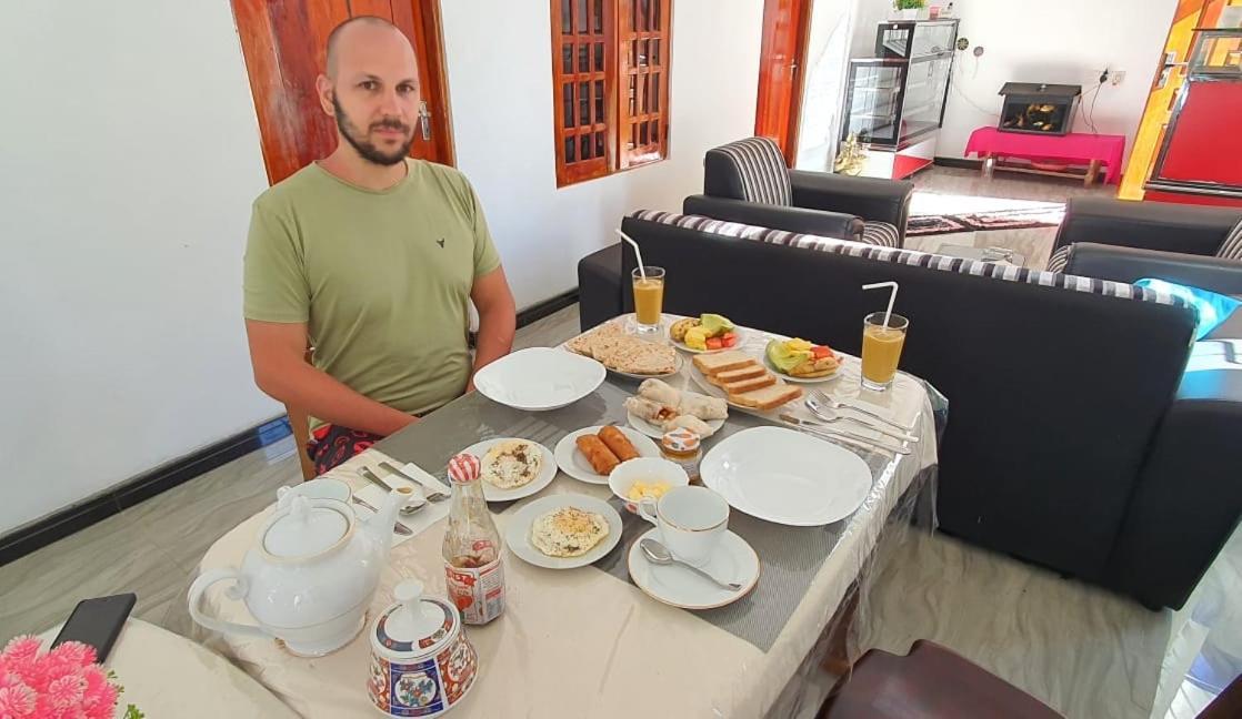 Lavendra Guset House Hotel Nallathanniya Екстериор снимка
