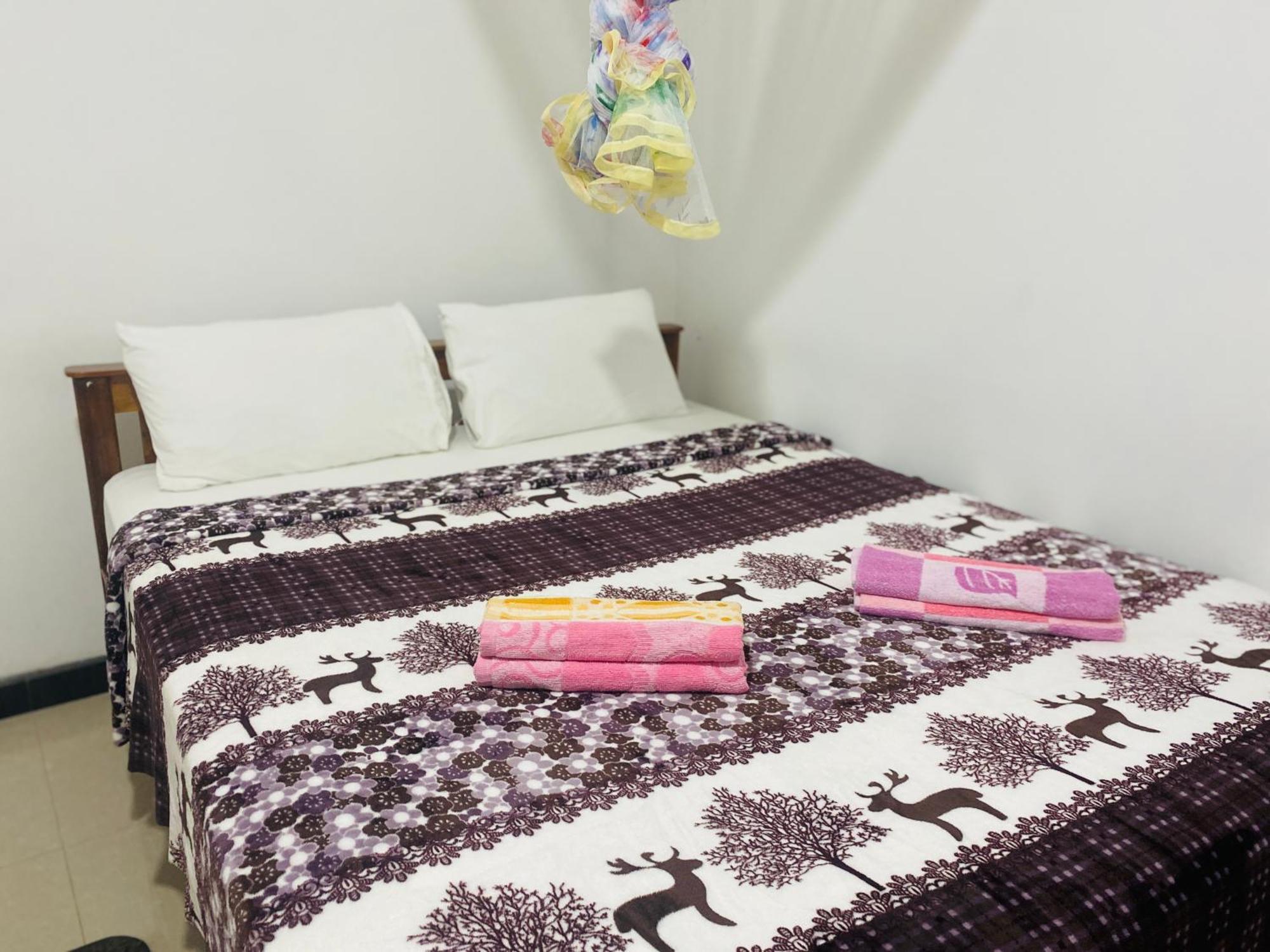 Lavendra Guset House Hotel Nallathanniya Екстериор снимка