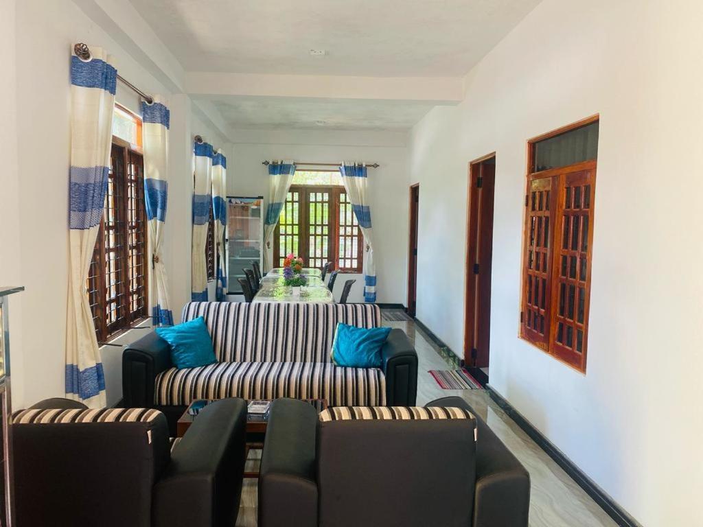 Lavendra Guset House Hotel Nallathanniya Екстериор снимка