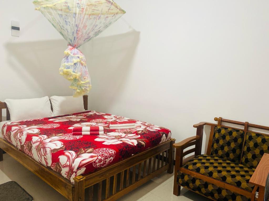 Lavendra Guset House Hotel Nallathanniya Екстериор снимка
