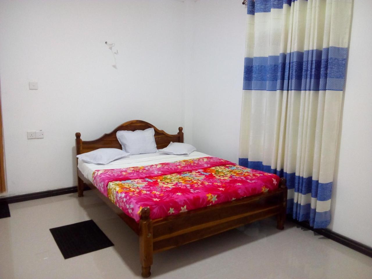 Lavendra Guset House Hotel Nallathanniya Екстериор снимка
