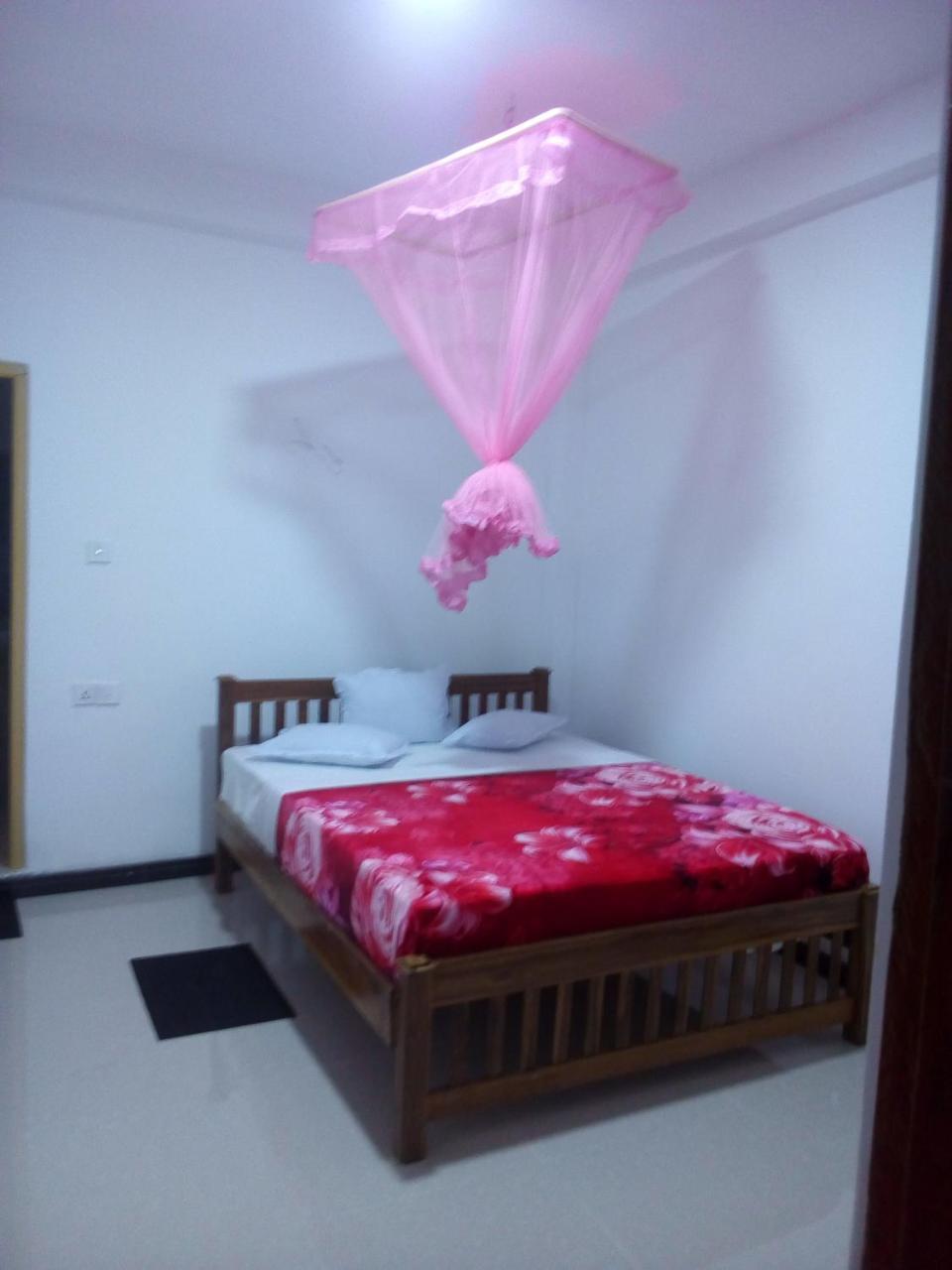 Lavendra Guset House Hotel Nallathanniya Екстериор снимка